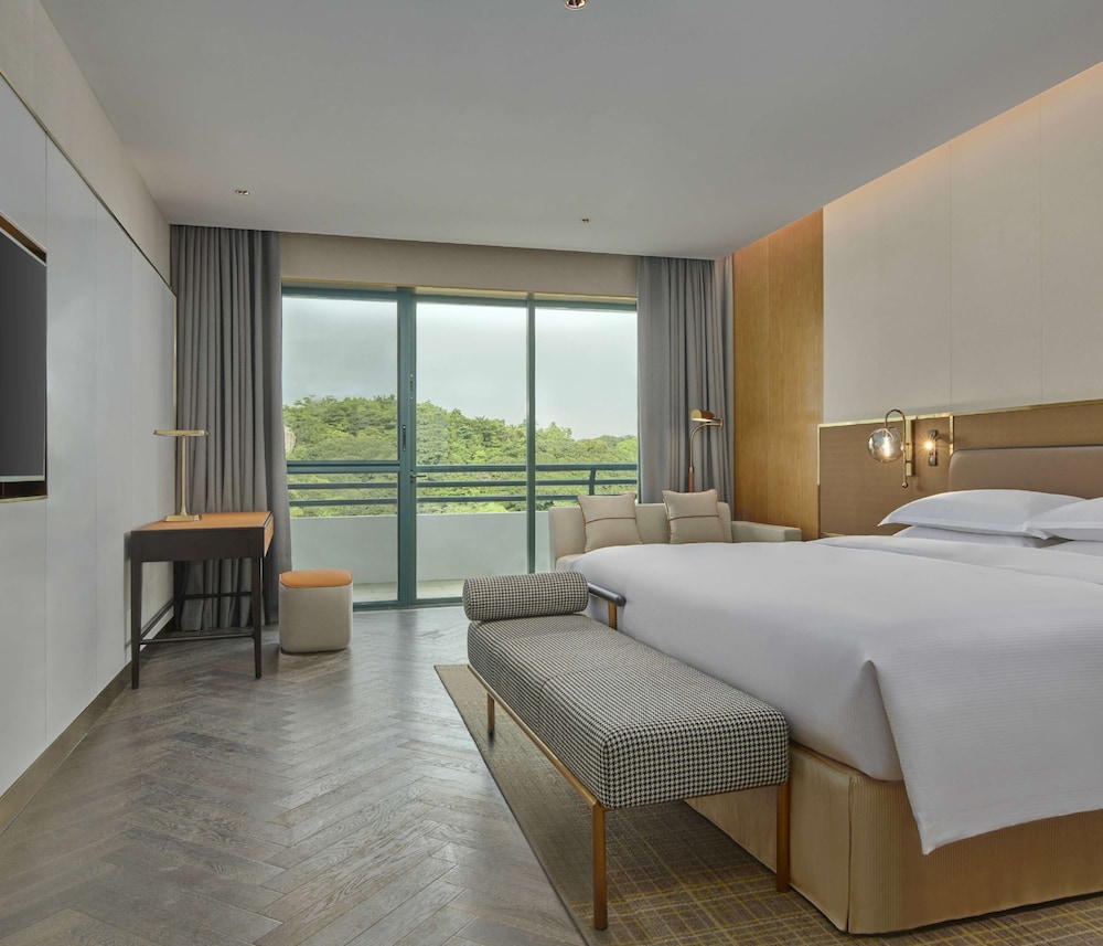 Executive Suite with Balcony