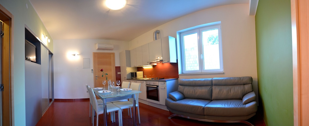 Apartment, 2 Bedrooms, Terrace, Park View photo 1