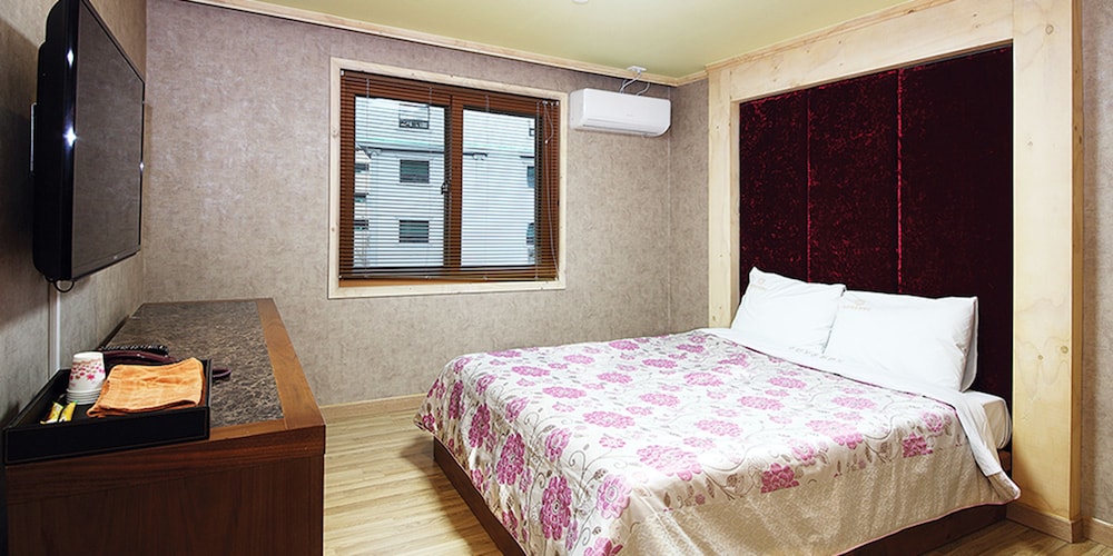 Standard Double Room, Jetted Tub