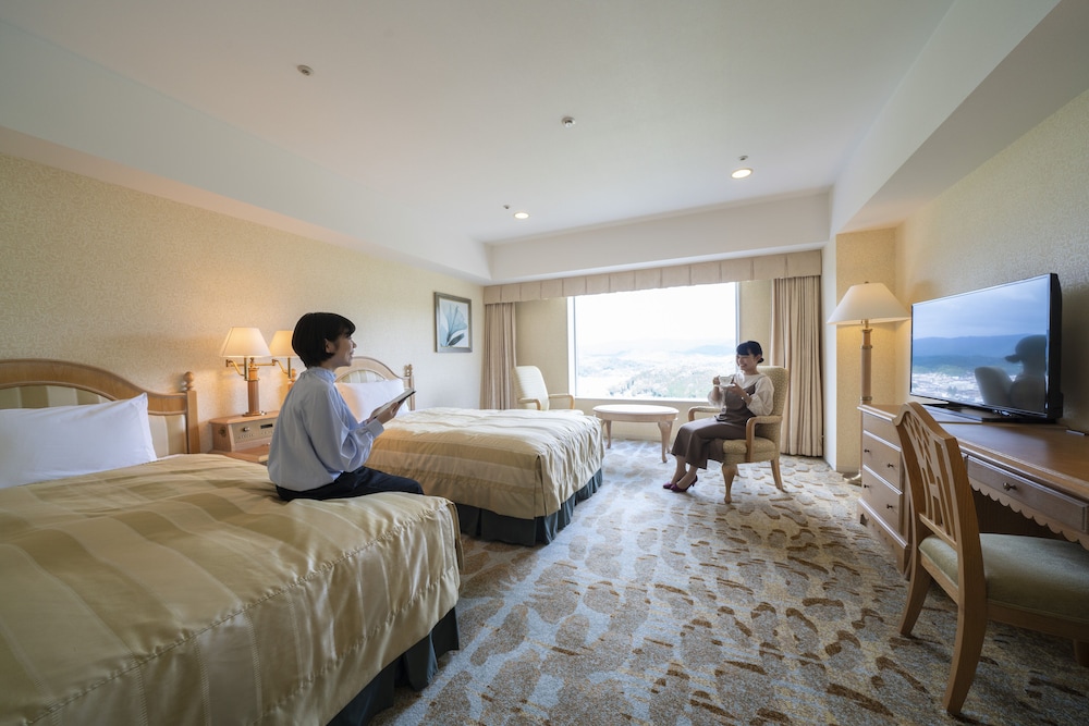 Standard Twin Room For 2 People, Half Board, Dinner At 5:30pm Tempura Shabu-Shabu Sushi, Non Smoking