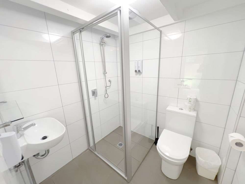 City Studio Suite, Private Bathroom, Courtyard Area thumbnail 6
