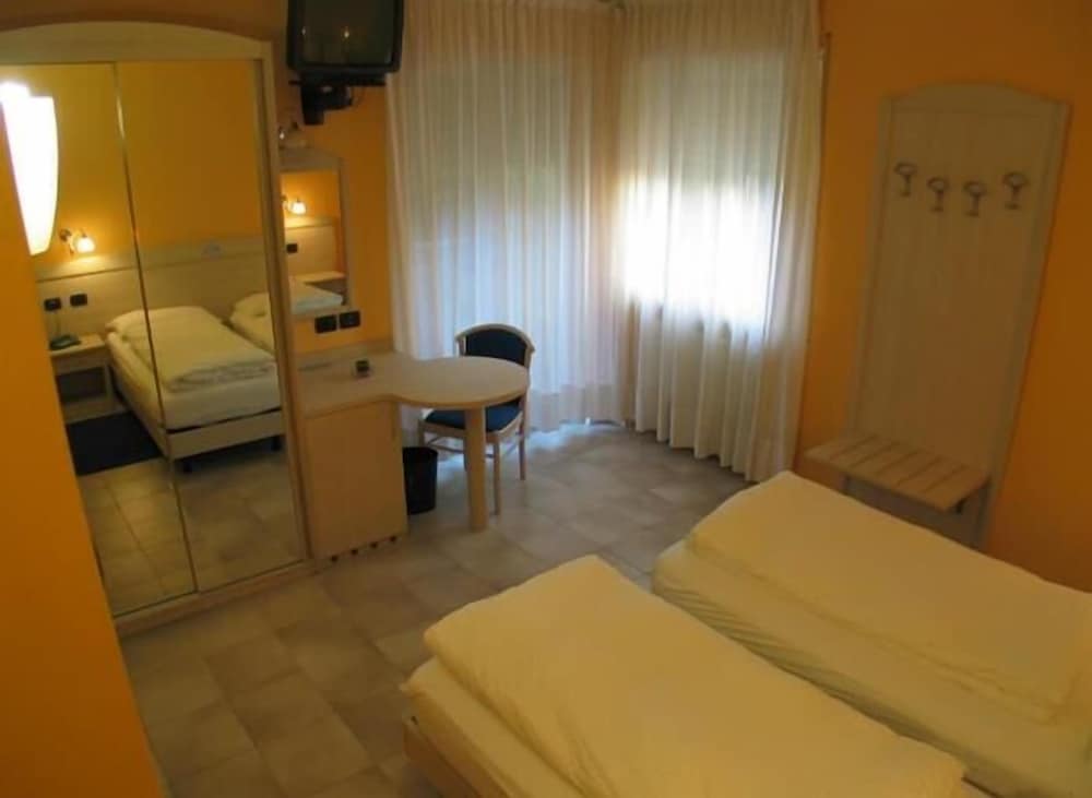 Double Room - Photo 4