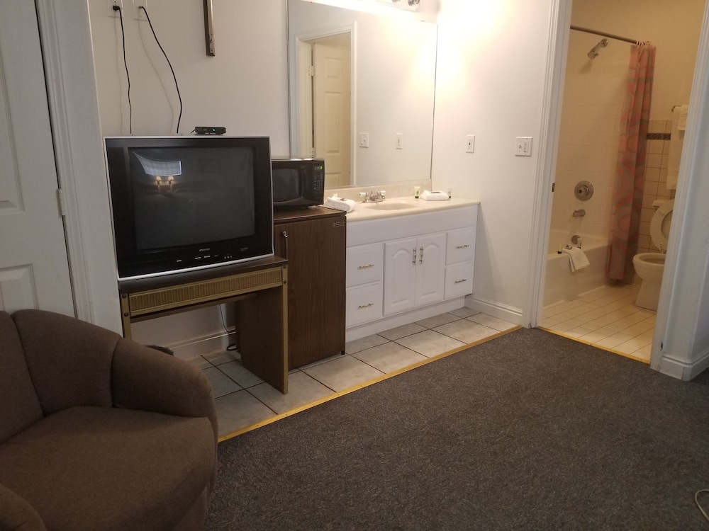 Deluxe Room, 2 Queen Beds, Non Smoking (Deluxe Double Queen) photo 1