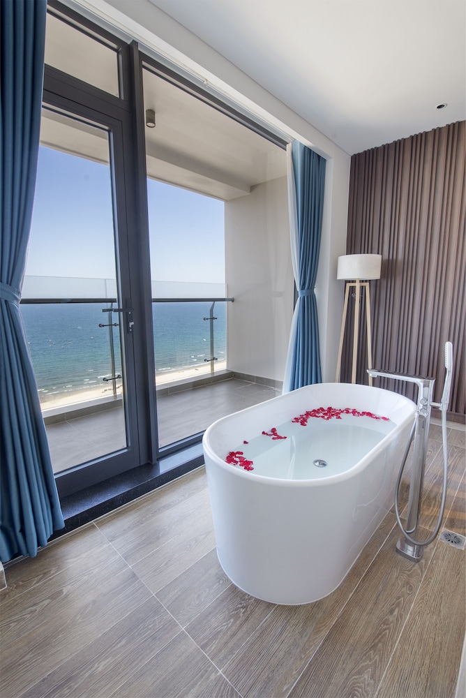 Canvas Suite - Photo 11