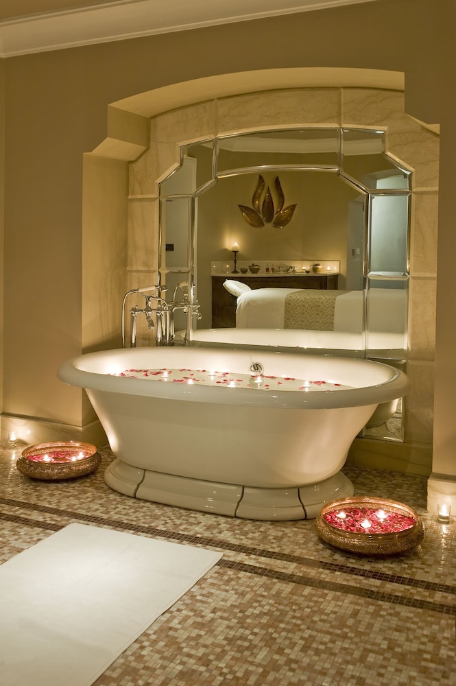 Royal Suite, 1 Bedroom - Photo 5