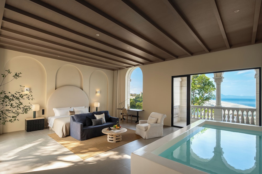 Yuanlan sea view balcony pool double bed room