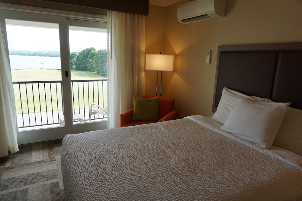 Oceanview Balcony Double Queen photo 3