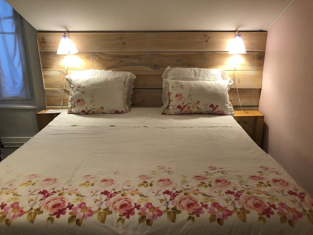 Double or Twin Room (Rose)
