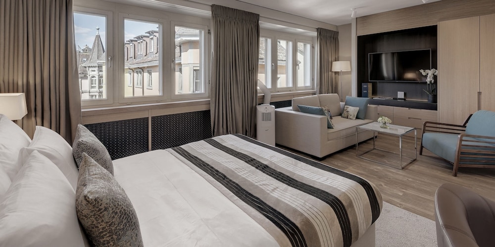 Family Room, 1 King Bed with Sofa bed photo 2