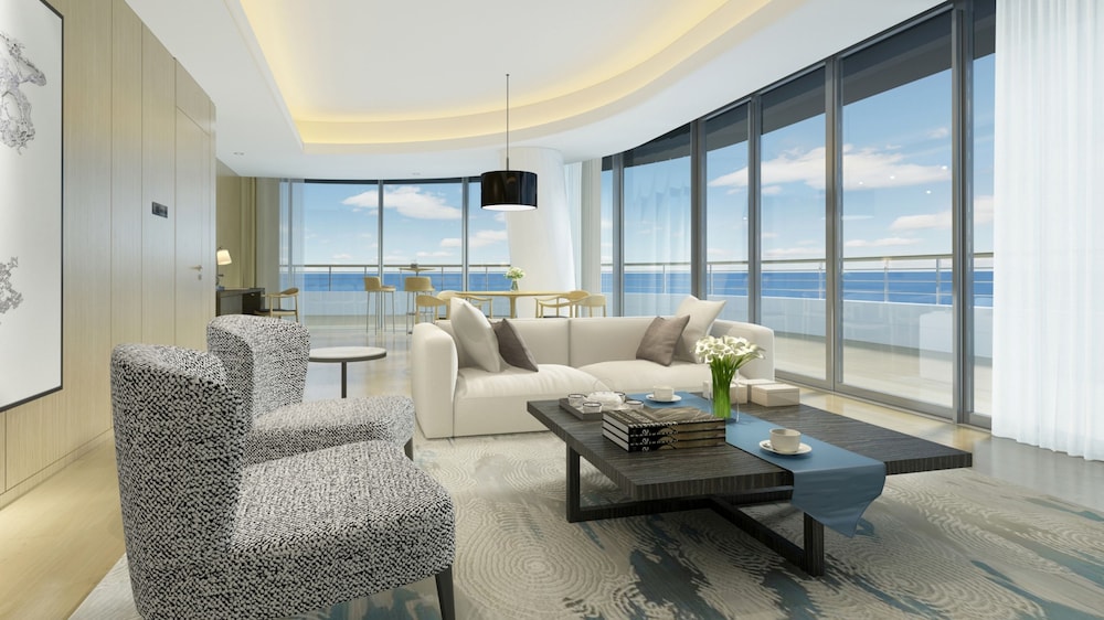Deluxe Suite with Sea View photo 2