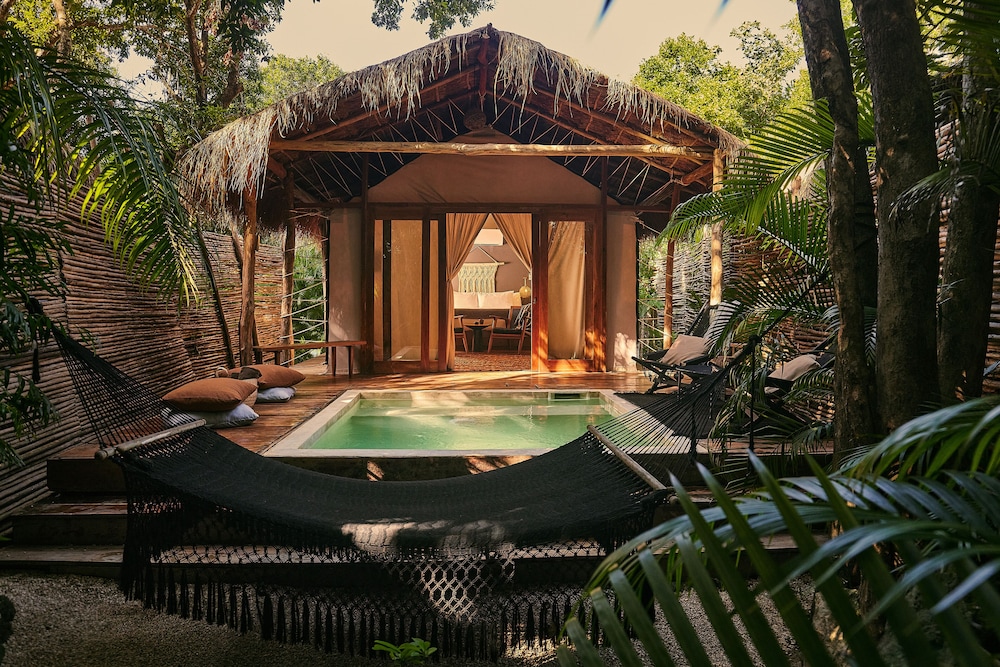 Room (Pool)