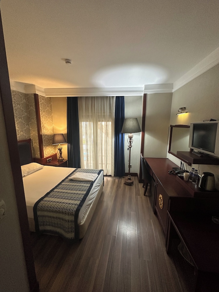 Economy Double Room, Smoking, City View photo 3