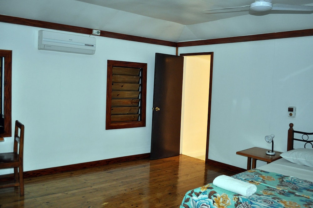 Beach Front Cottage, One Double Bed photo 3
