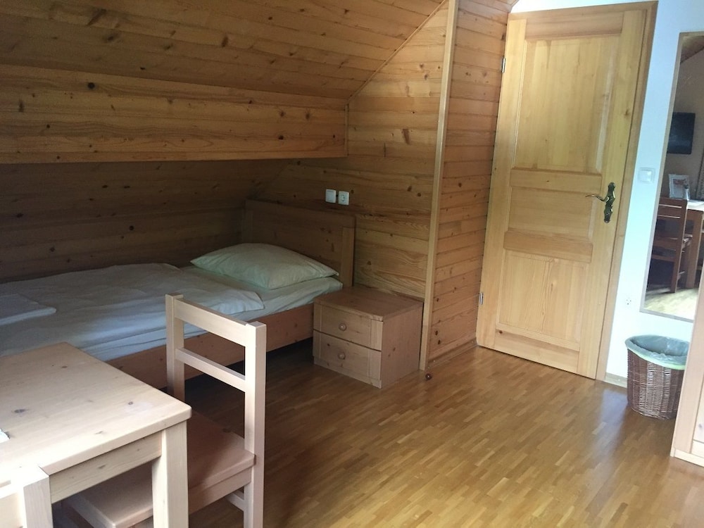 Triple Room, Multiple Beds photo 3