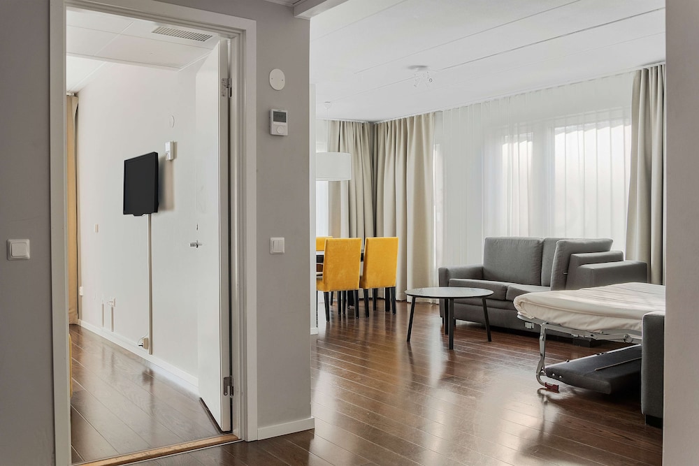 Junior Suite, 2 Twin Beds, Non Smoking (with Sofabed) photo 3