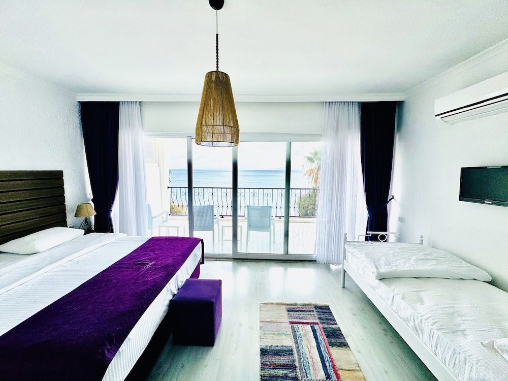 Superior Triple Room, Sea View photo 3
