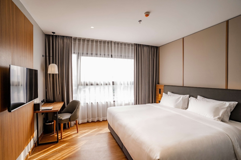 Superior Room, 1 Double Bed, Non Smoking, City View photo 3