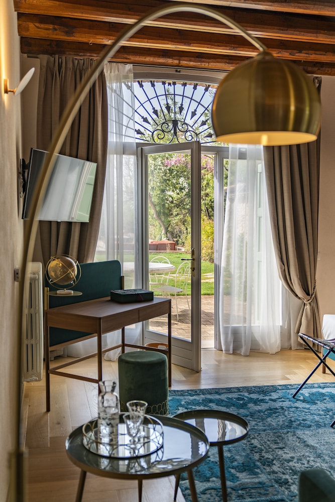 Executive Room - Photo 3