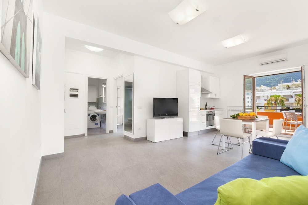 Apartment, Smoking
