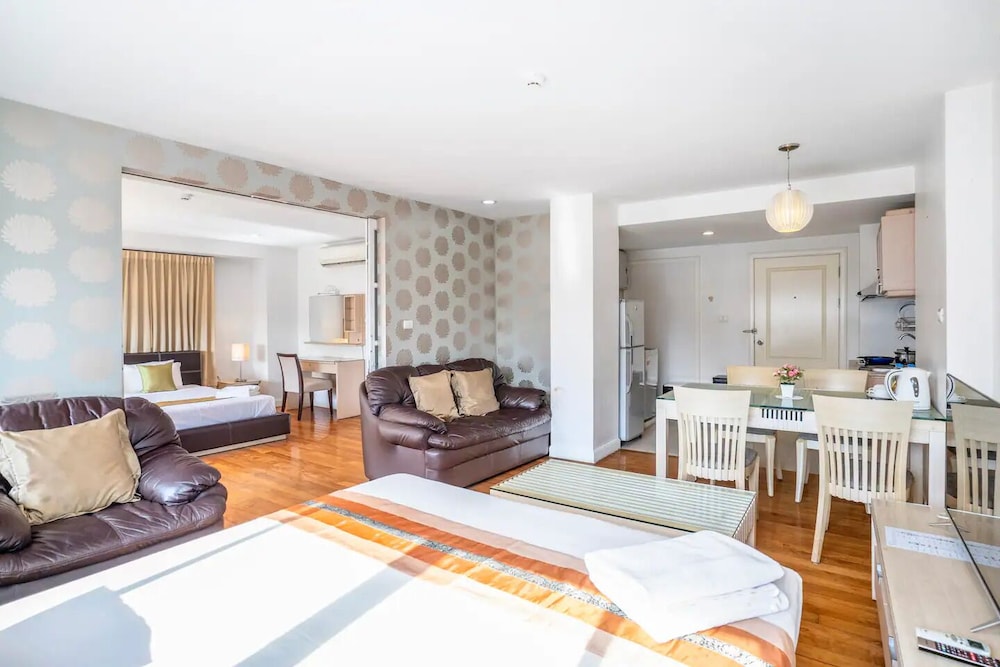 One Bedroom Suite (checkin 8am - 8pm) photo 3
