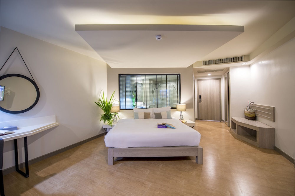Deluxe Premier Room (Double OR Twin beds) - Photo 1