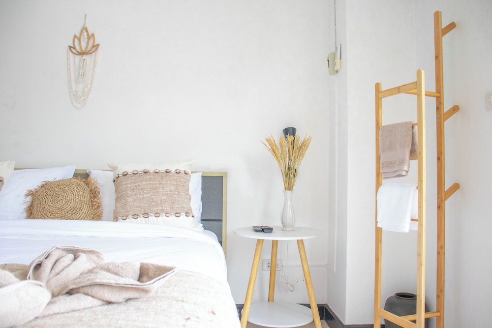 Deluxe Double Room with Bath - Photo 10