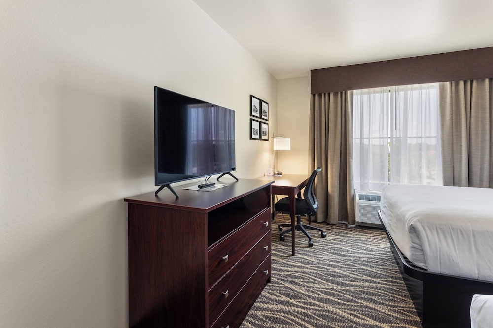 Room, 2 Queen Beds, Non Smoking (Guestroom Audible/Visual Alert) - Photo 3