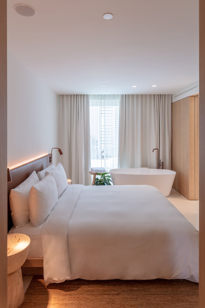 Suite, 3 Bedrooms thumbnail 6