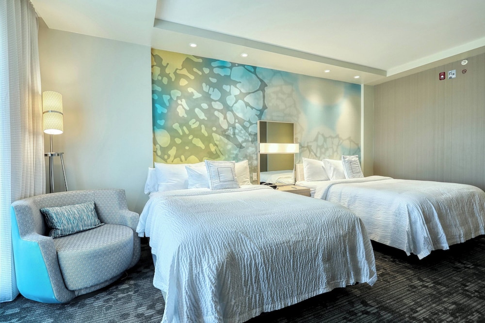 Room, 2 Queen Beds (Mobility/Hearing Accessible, Tub) photo 2