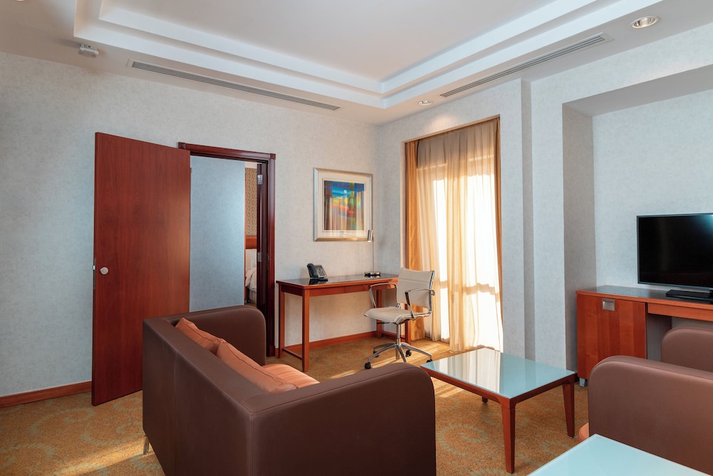 Suite, 2 Bedrooms - Photo 11