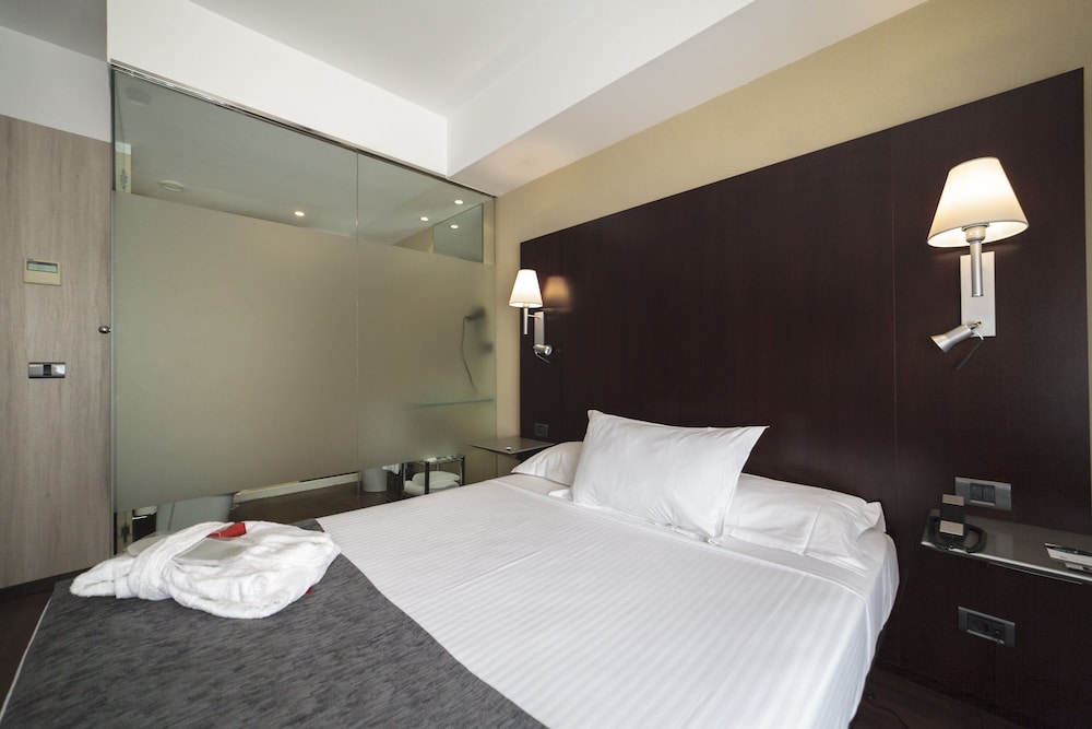 Double or Twin Room (Oferta Desayuno 2 pax) - Photo 1