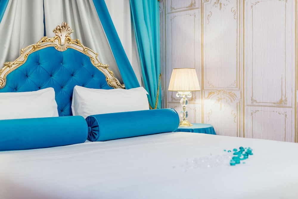 Luxury Studio Suite, 1 King Bed (Direct access) photo 2