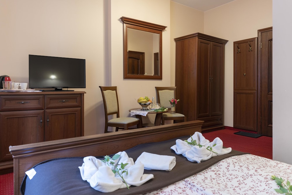 Standard Double Room, 1 King Bed, Non Smoking photo 2