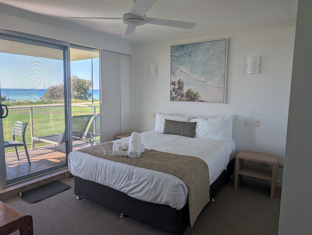 Deluxe Apartment, 2 Bedrooms, Non Smoking, Kitchen (Absolute Beachfront 5N) photo 3