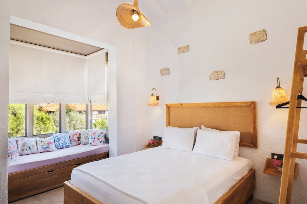 Deluxe Room with Bay Window