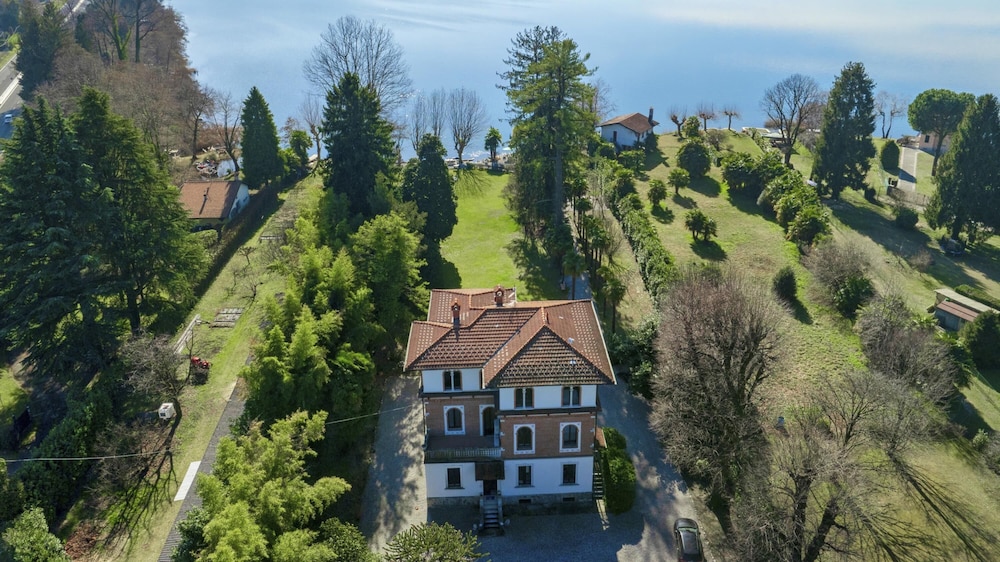 Villa photo 2