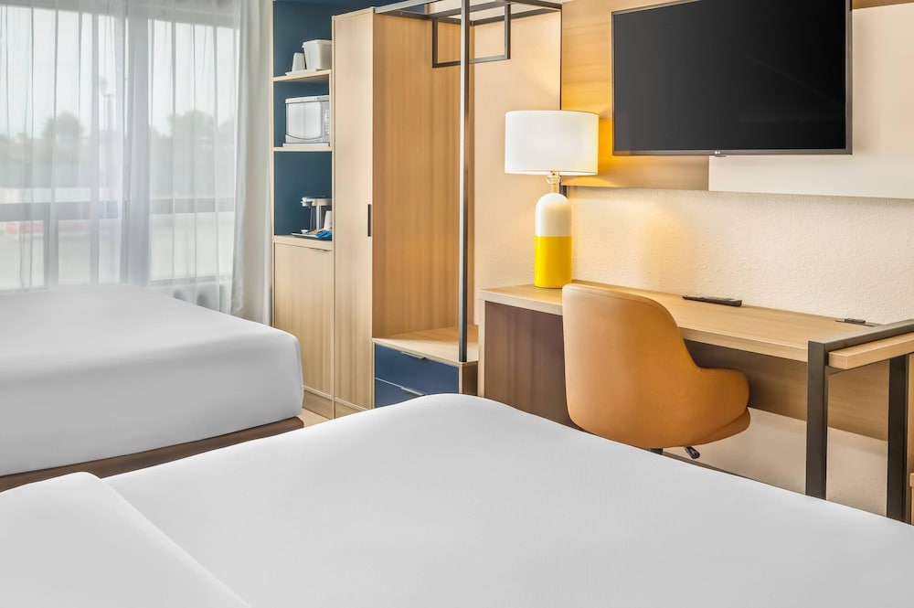 Room, 2 Queen Beds, Non Smoking - Photo 4