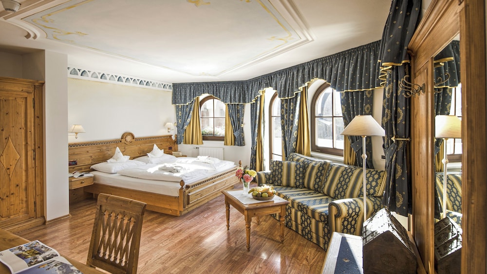 Tower room with balcony and Dolomite view photo 1