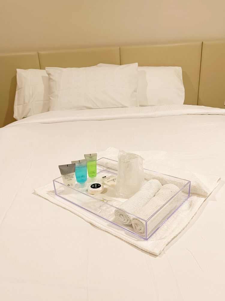Deluxe Room, 1 Queen Bed photo 2