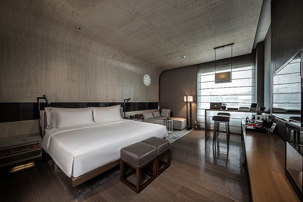 Design Room, 1 King Bed photo 1