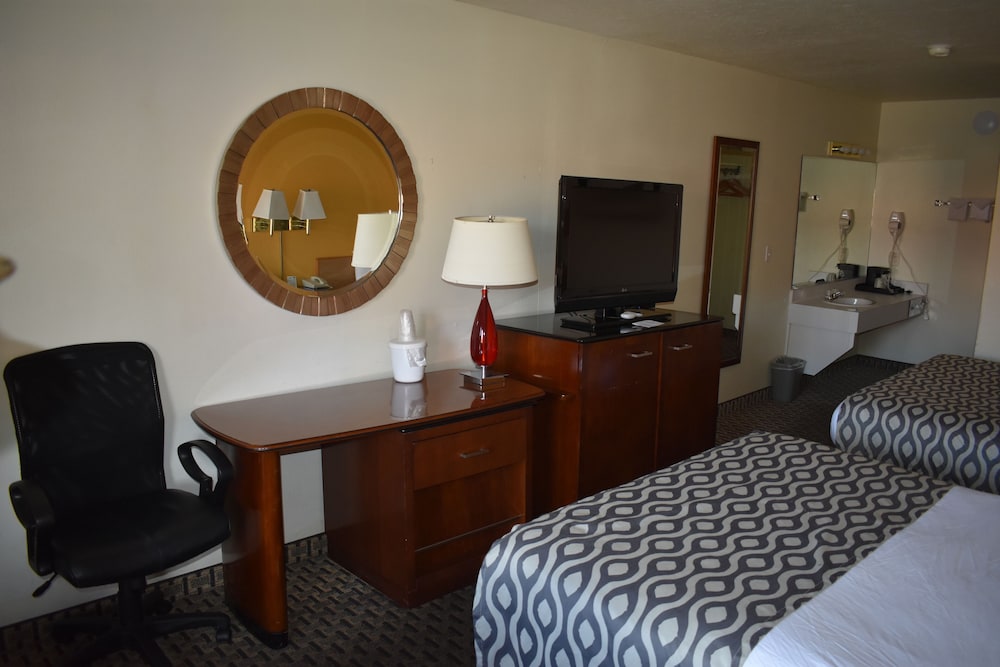 Standard Room, 2 Queen Beds, Non Smoking photo 3