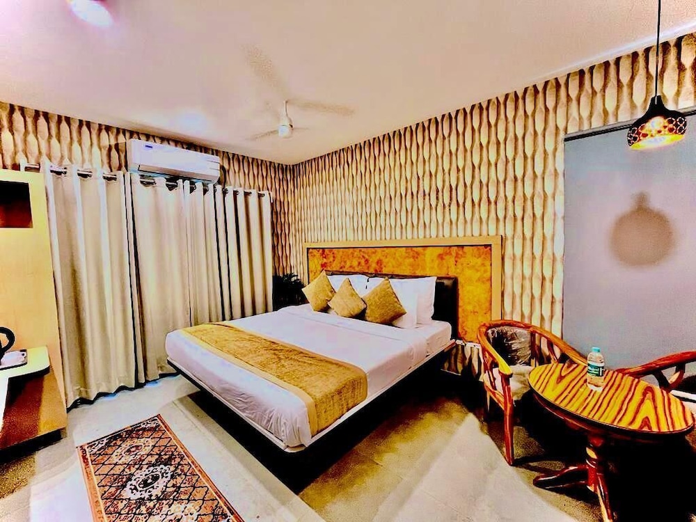 DELUXE ROOM - Photo 7
