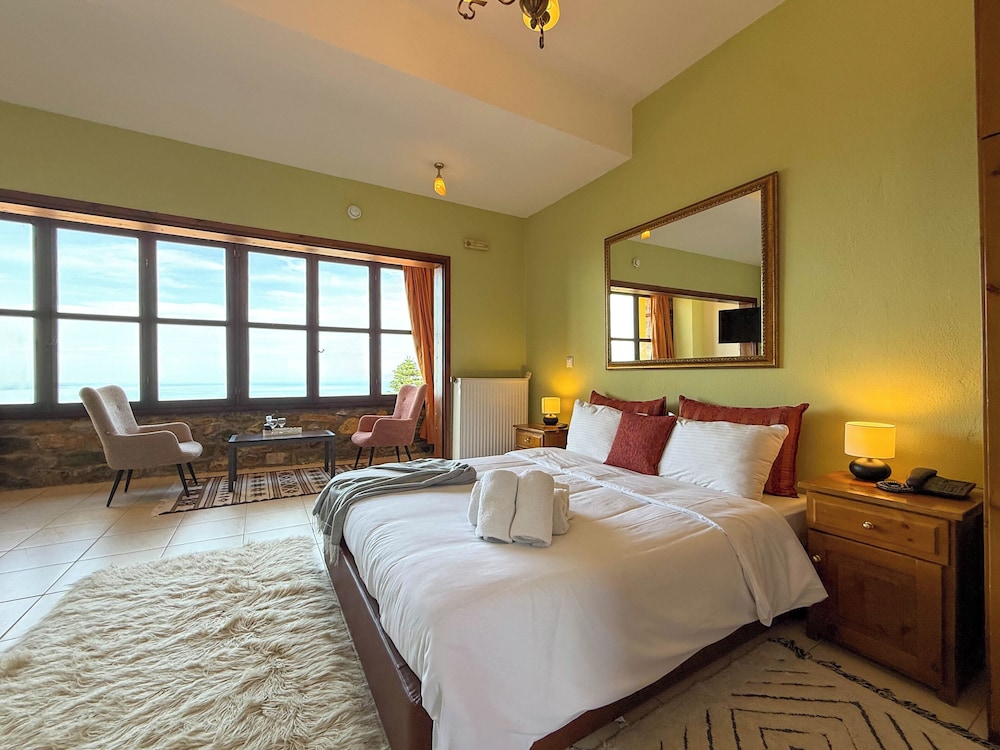 Deluxe Suite, Ocean View photo 3