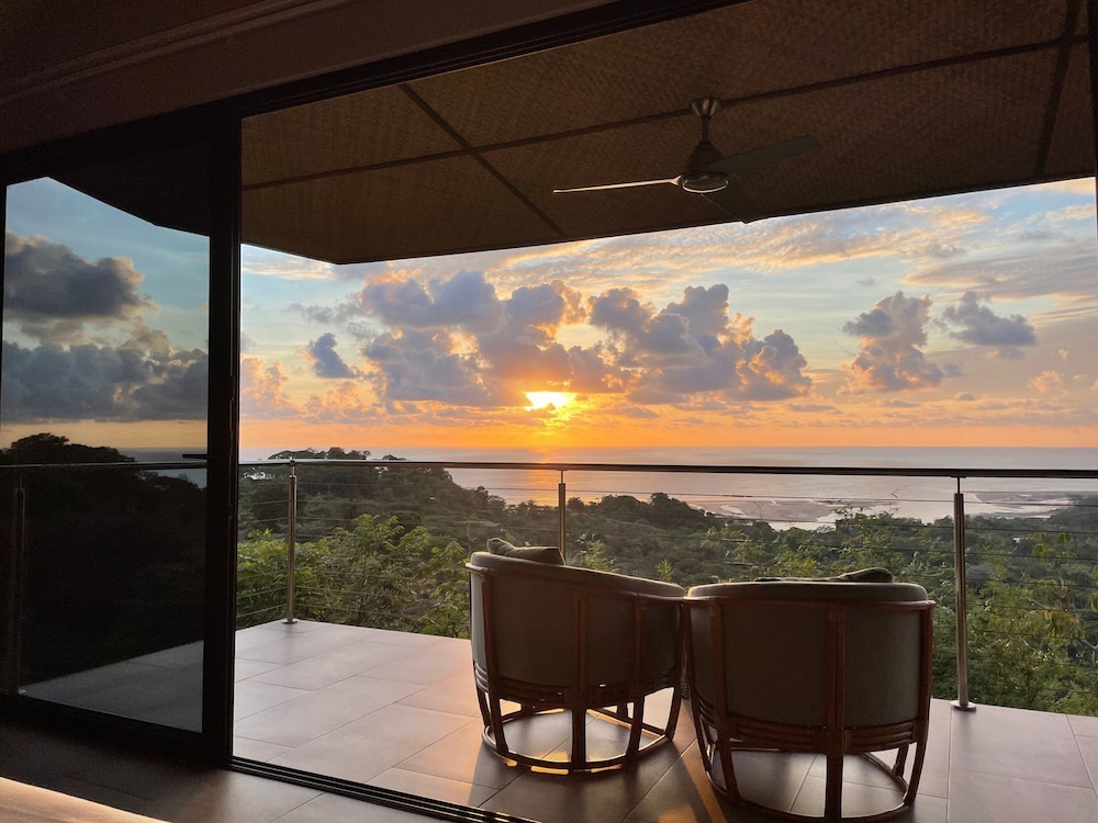 Sunset Premium Villa, 1 King Bed, Balcony, Ocean View
