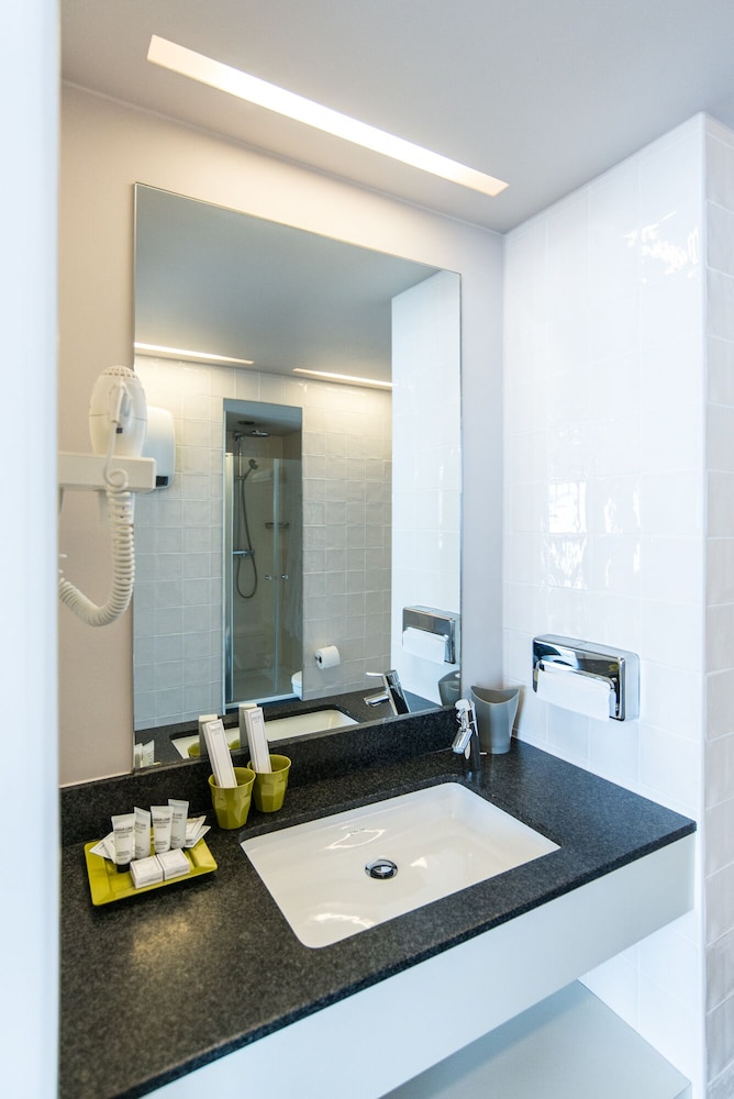 Comfort Suite photo 3