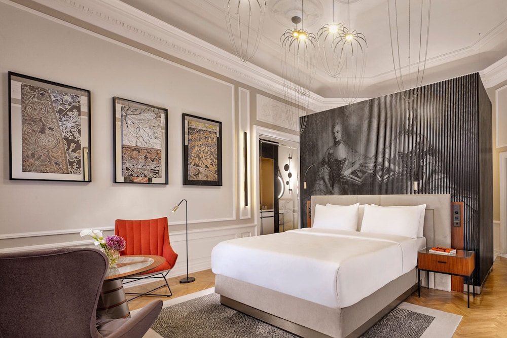 Junior Suite, 1 King Bed photo 1