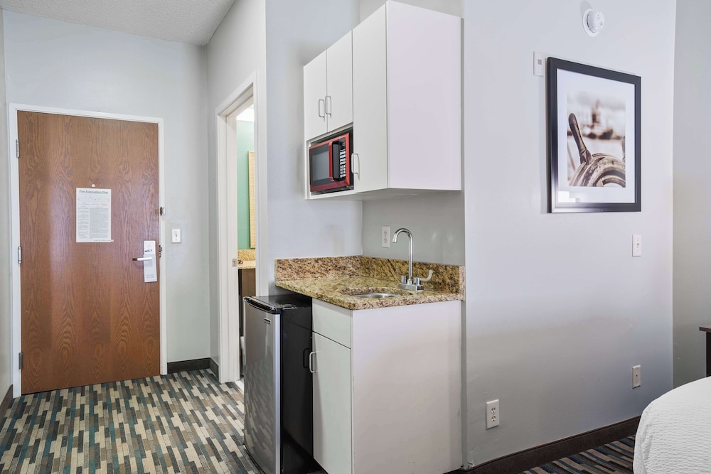 Suite, Multiple Beds, Non Smoking - Photo 5