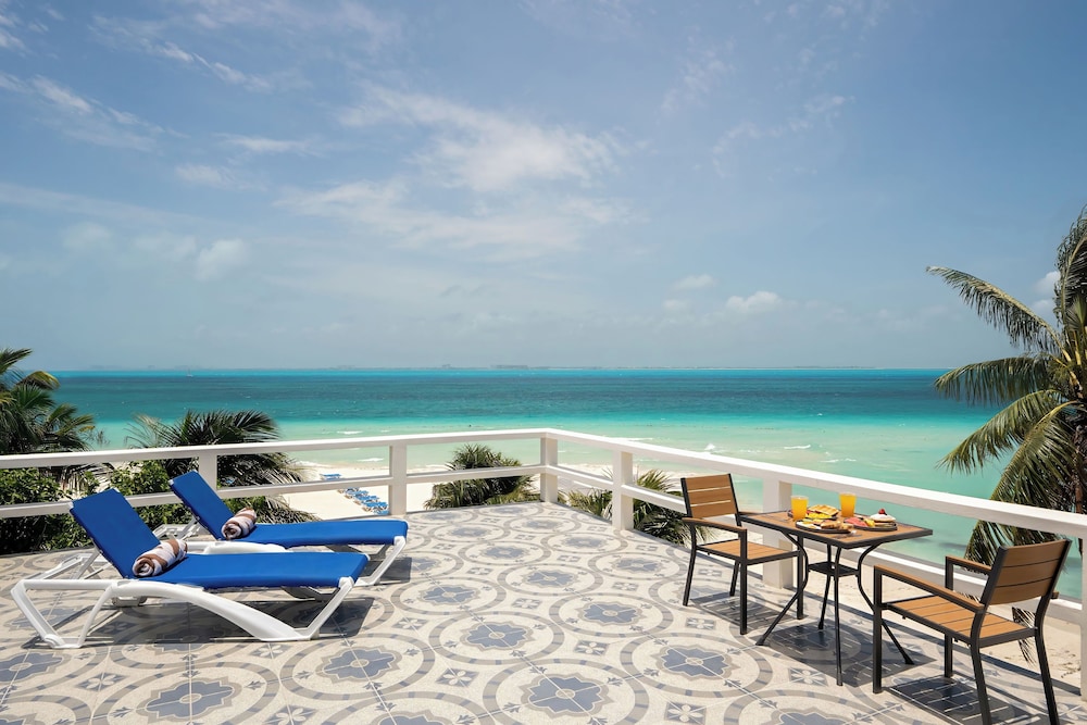 Master Suite Ocean Front photo 3