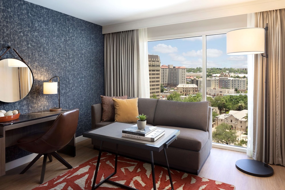 Room, 1 King Bed (Alamo View) - Photo 1