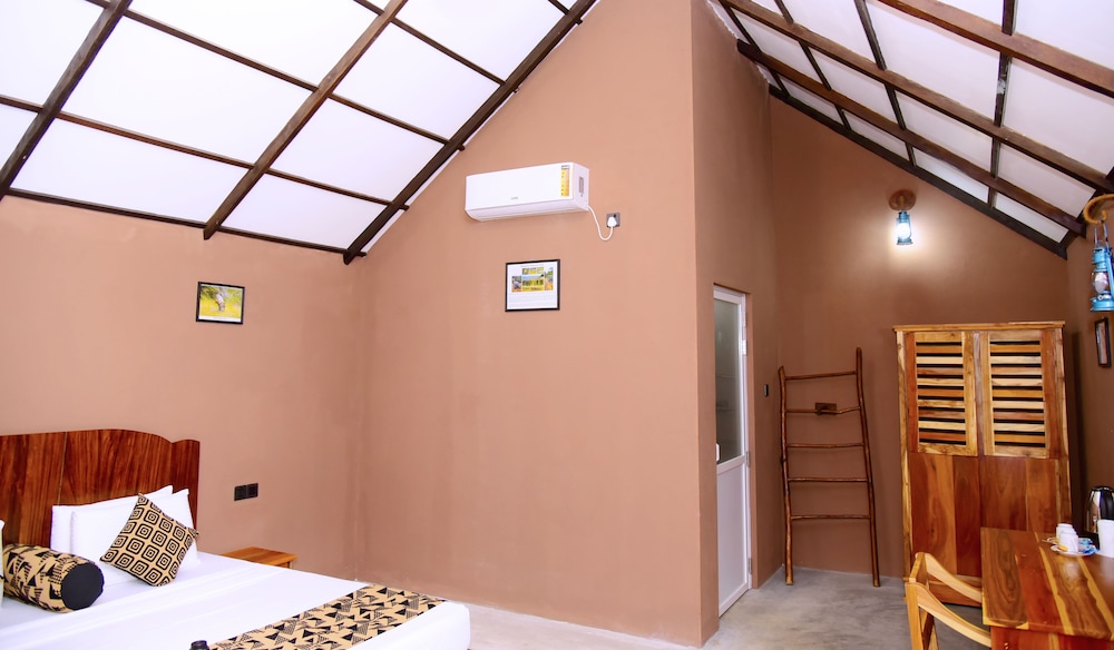 Deluxe Chalet, 1 King Bed, Accessible, Garden View photo 3